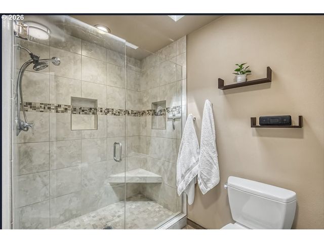 16323 Ne Eugene Ct, Portland, OR 97230