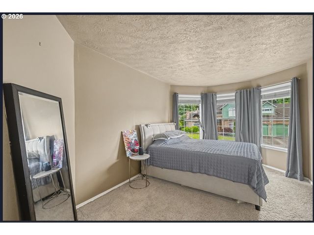 16323 Ne Eugene Ct, Portland, OR 97230