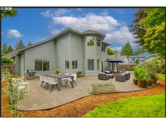 16323 Ne Eugene Ct, Portland, OR 97230