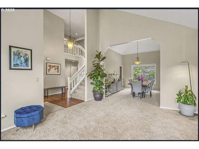 16323 Ne Eugene Ct, Portland, OR 97230