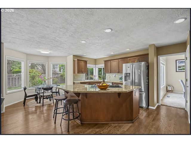 16323 Ne Eugene Ct, Portland, OR 97230