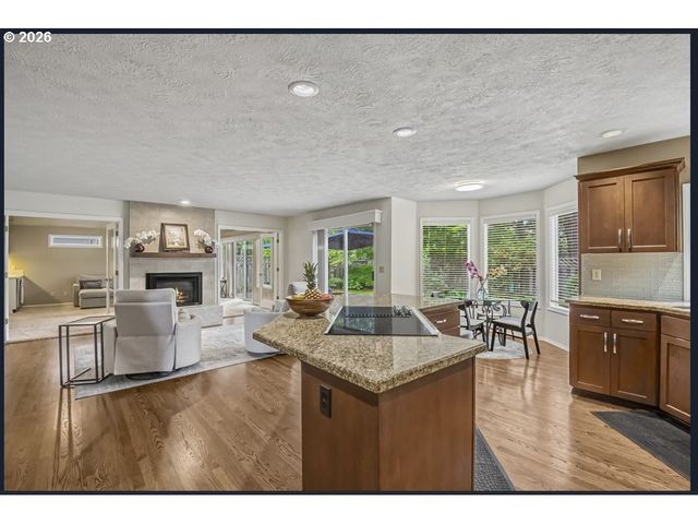 16323 Ne Eugene Ct, Portland, OR 97230