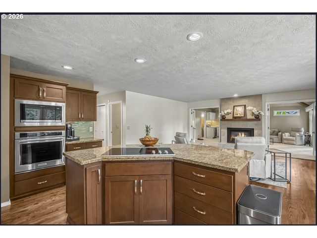 16323 Ne Eugene Ct, Portland, OR 97230