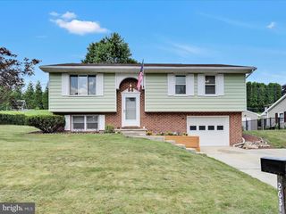 263 FOREST RD, Pottsville, PA 17901