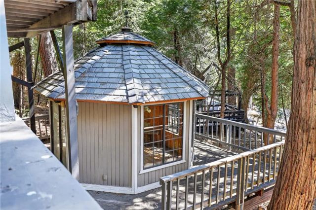 422 Klamath, Lake Arrowhead, CA 92352