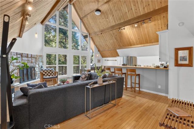 422 Klamath, Lake Arrowhead, CA 92352