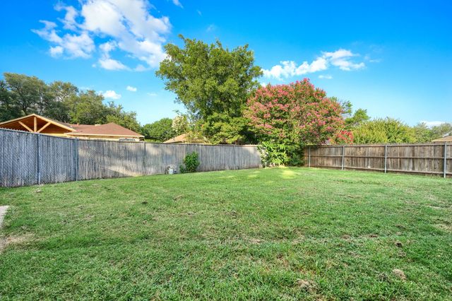 1048 Sherod Drive, Desoto, TX 75115