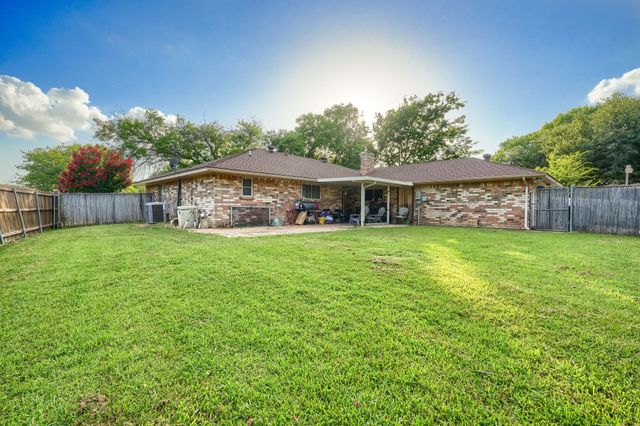 1048 Sherod Drive, Desoto, TX 75115