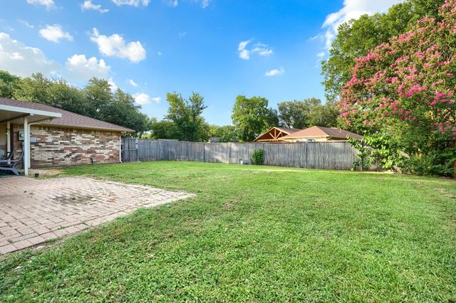 1048 Sherod Drive, Desoto, TX 75115