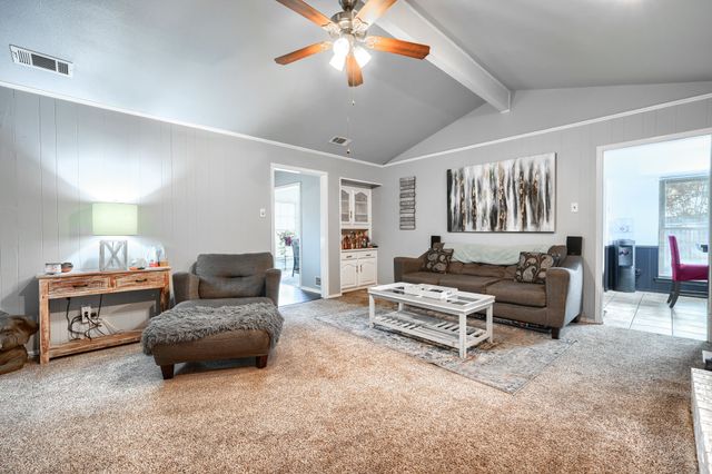 1048 Sherod Drive, Desoto, TX 75115