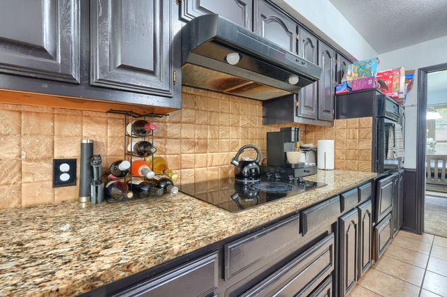 1048 Sherod Drive, Desoto, TX 75115