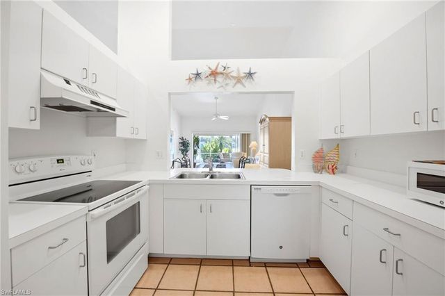 2872 Crown Pointe BLVD, Naples, FL 34112