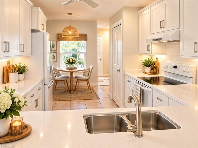 2872 Crown Pointe BLVD, Naples, FL 34112
