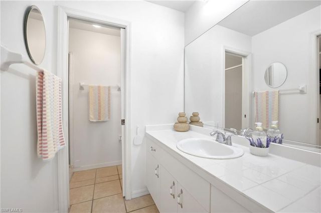 2872 Crown Pointe BLVD, Naples, FL 34112