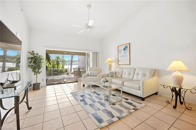 2872 Crown Pointe BLVD, Naples, FL 34112