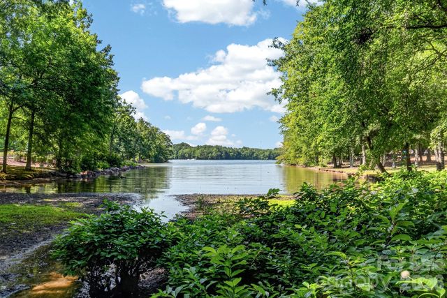 797 Peninsula Drive, Davidson, NC 28036