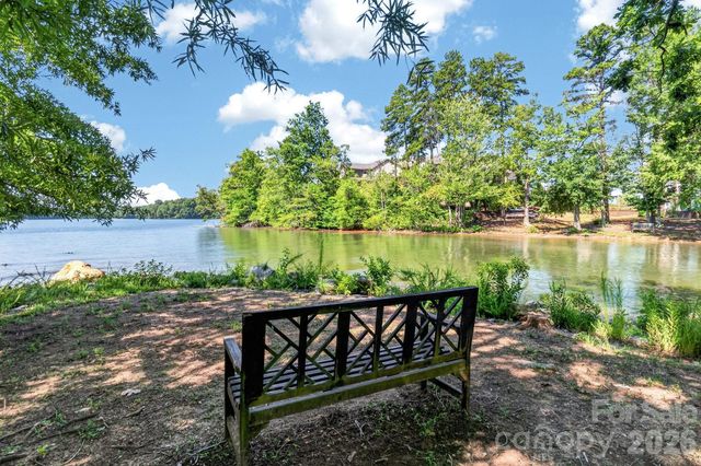 797 Peninsula Drive, Davidson, NC 28036