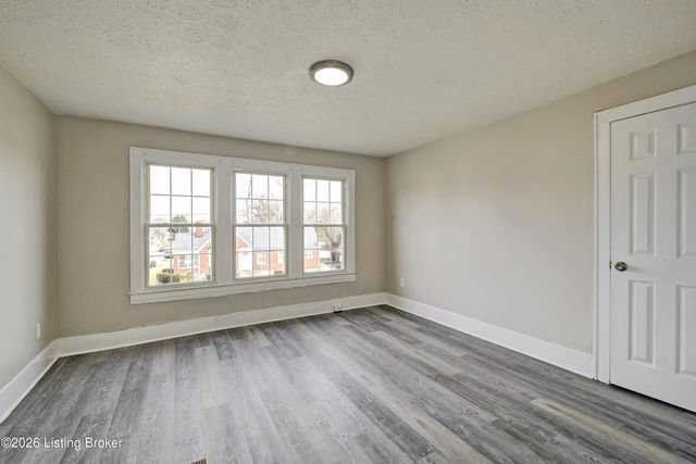 4212 Larkwood Ave, Louisville, KY 40212