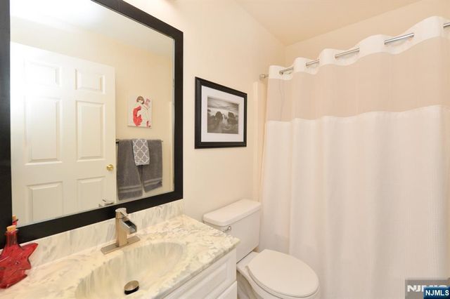 20 Parkside Court, Wayne, NJ 07470
