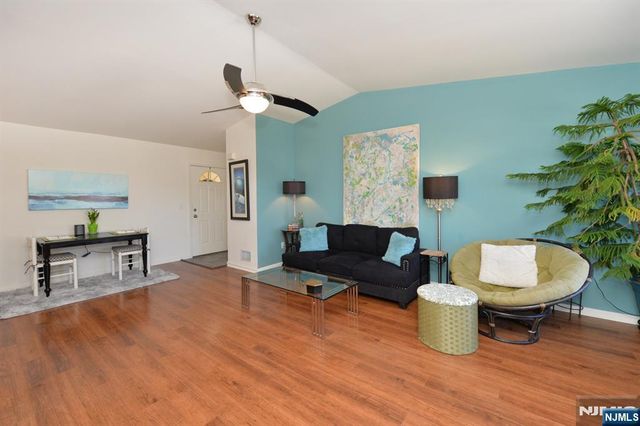 20 Parkside Court, Wayne, NJ 07470