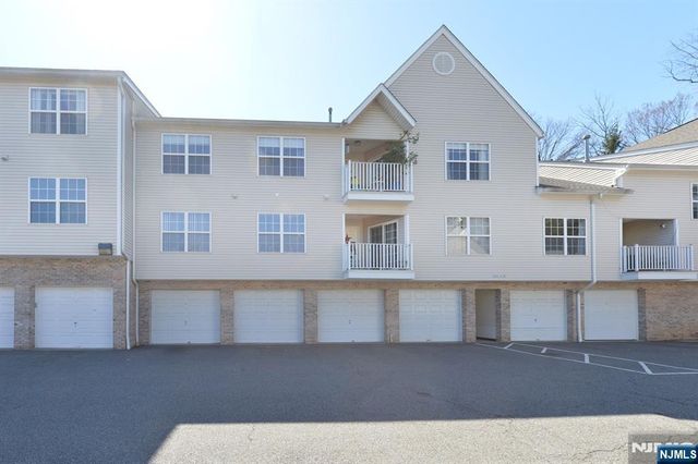 20 Parkside Court, Wayne, NJ 07470