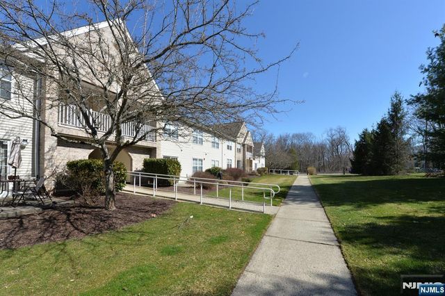 20 Parkside Court, Wayne, NJ 07470