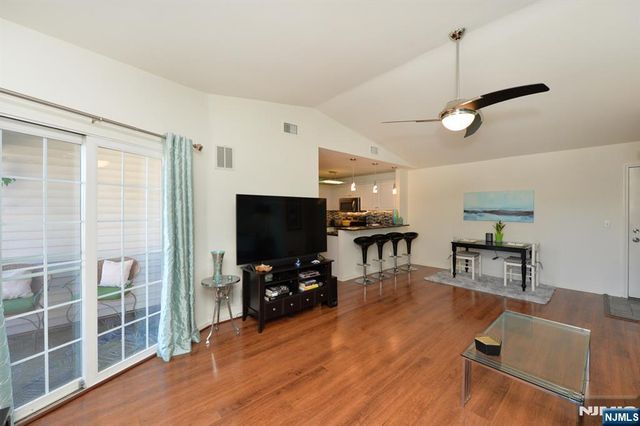 20 Parkside Court, Wayne, NJ 07470