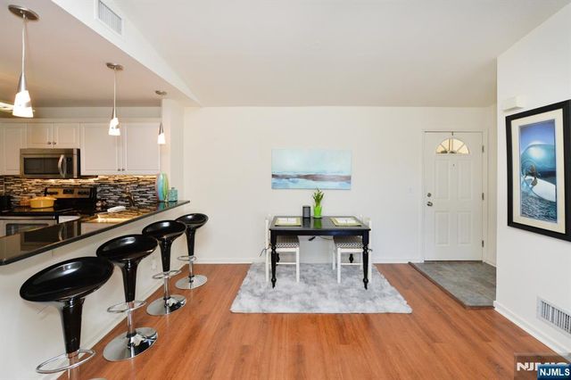 20 Parkside Court, Wayne, NJ 07470