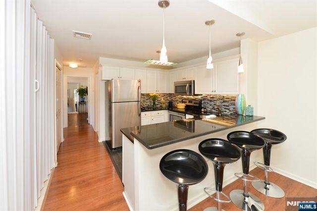 20 Parkside Court, Wayne, NJ 07470