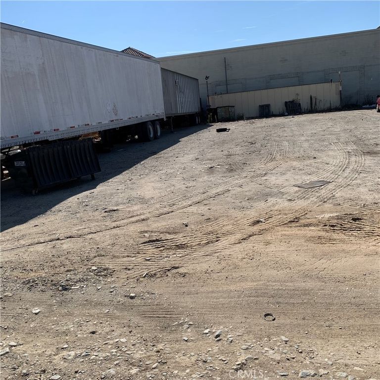16157 Valley, Fontana, CA 92335 — exterior
