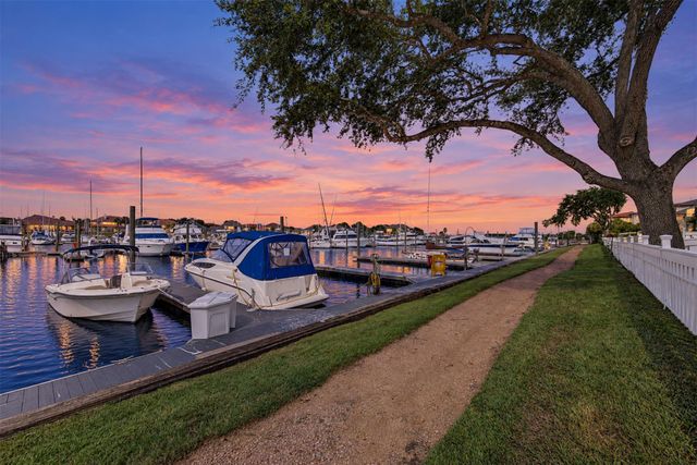 2172 Marina Way, Kemah, TX 77565