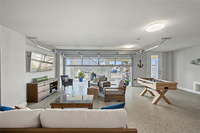 2172 Marina Way, Kemah, TX 77565