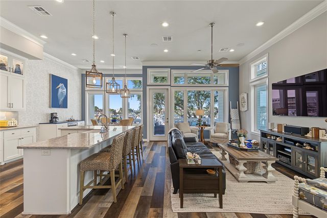 2172 Marina Way, Kemah, TX 77565