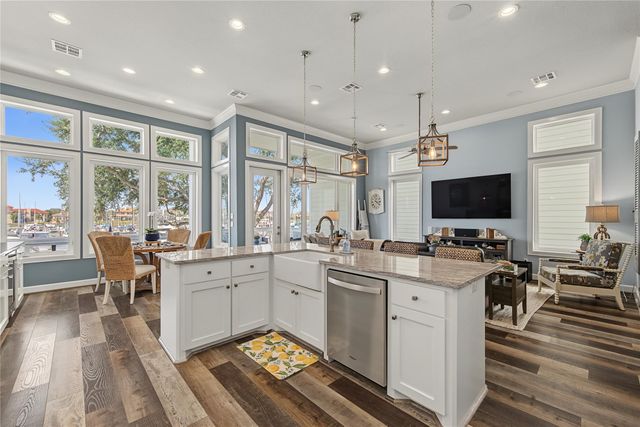 2172 Marina Way, Kemah, TX 77565