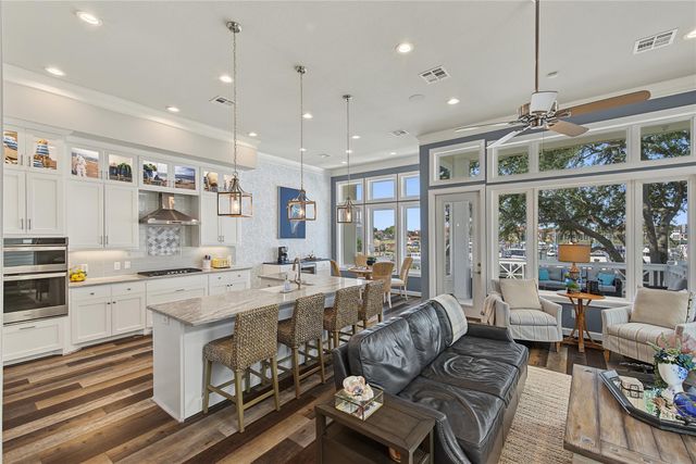 2172 Marina Way, Kemah, TX 77565