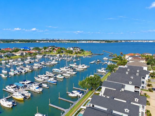 2172 Marina Way, Kemah, TX 77565