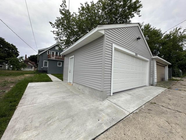 3715 N 22nd STREET, Milwaukee, WI 53206