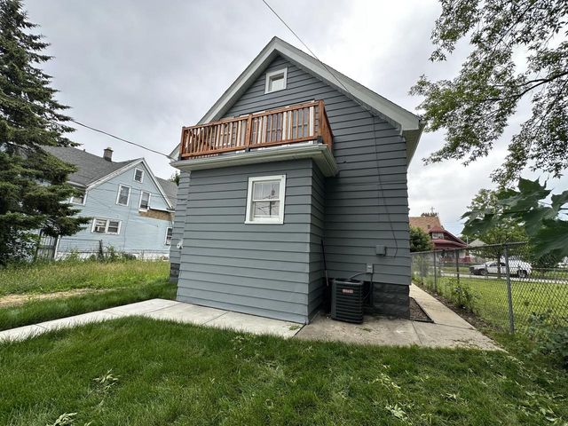 3715 N 22nd STREET, Milwaukee, WI 53206