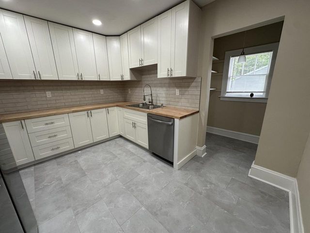 3715 N 22nd STREET, Milwaukee, WI 53206