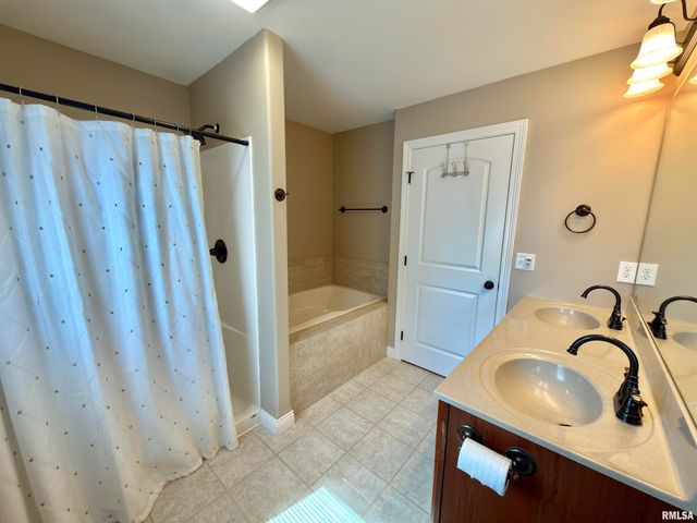 1400 JADENS Way, Washington, IL 61571