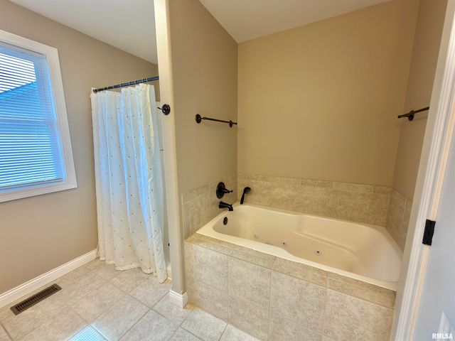 1400 JADENS Way, Washington, IL 61571