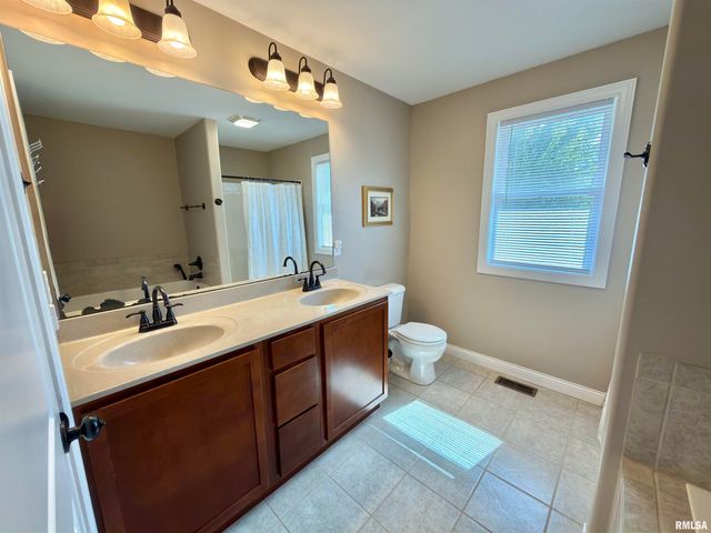 1400 JADENS Way, Washington, IL 61571