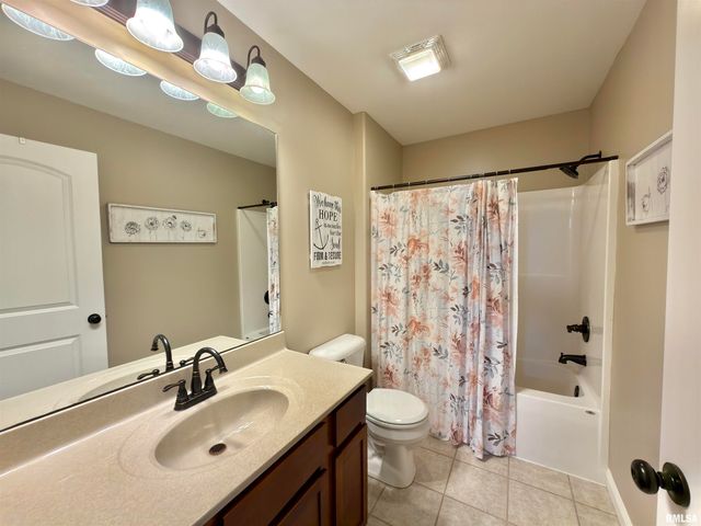 1400 JADENS Way, Washington, IL 61571
