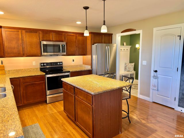 1400 JADENS Way, Washington, IL 61571