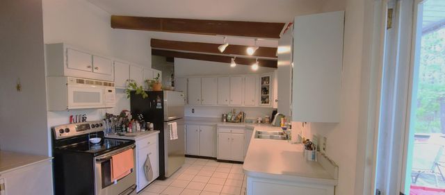 21 Cedar Road, North Hampton, NH 03862