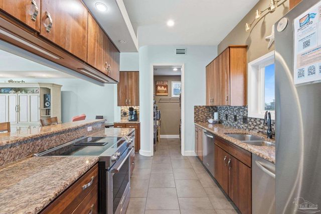 110 Ariola Dr, Pensacola Beach, FL 32561