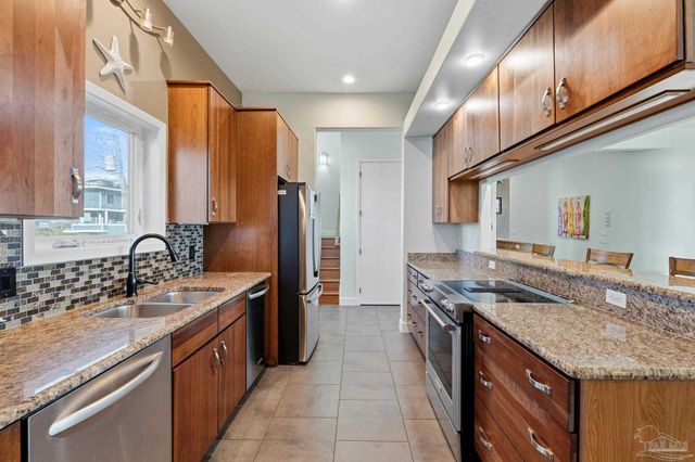 110 Ariola Dr, Pensacola Beach, FL 32561