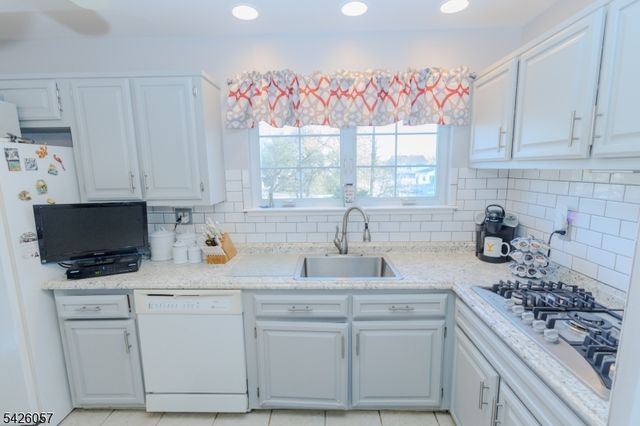 286 Harris Ave, Middlesex Boro, NJ 08846