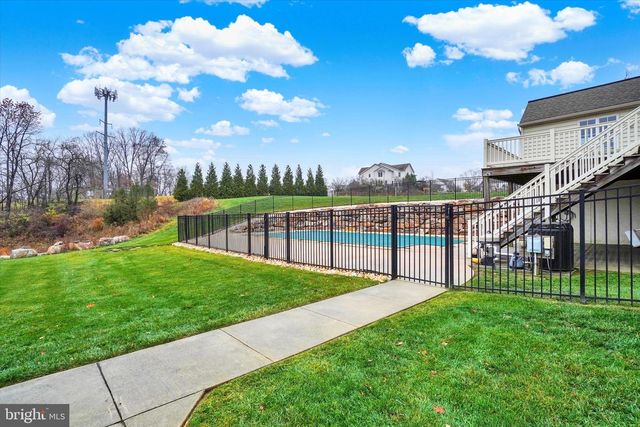 6400 FARMCREST LN, Harrisburg, PA 17111