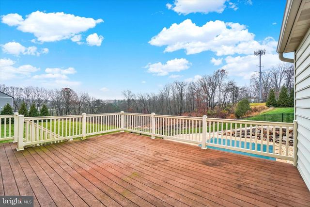 6400 FARMCREST LN, Harrisburg, PA 17111